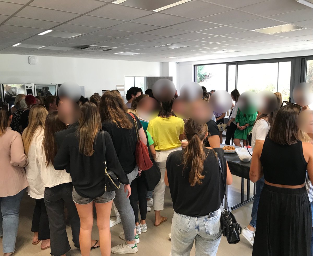 Mgen2a's tweet photo. Convivialité et partage avec les étudiants et les personnels  #IFMS Ajaccio en cette rentrée 2022 ! @Mgen2a vous souhaite une belle année à tous ! https://t.co/5gFxTw6NgJ