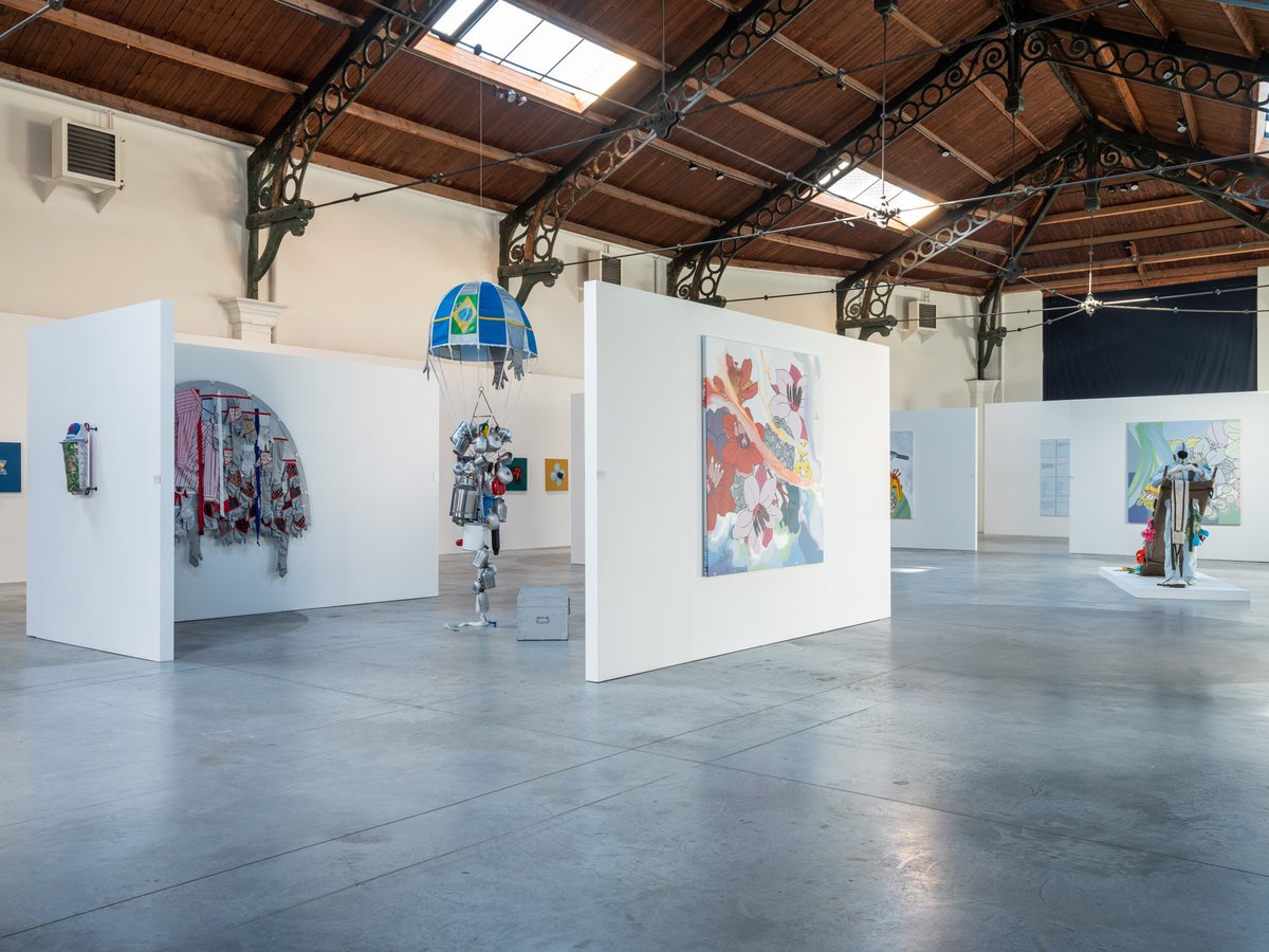 L'exposition rétrospective du <a href="/StudioOrta/">Lucy + Jorge Orta</a>  dont je suis la commissaire a ouvert hier à la Patinoire Royale Valérie Bach à Bruxelles! VENEZ demain samedi 10 à 15 h pour une table ronde avec les artistes et le grand climatologue belge <a href="/JPvanYpersele/">Prof. Jean-Pascal van Ypersele (@bsky.social)</a> suivie d'une visite à 16h !