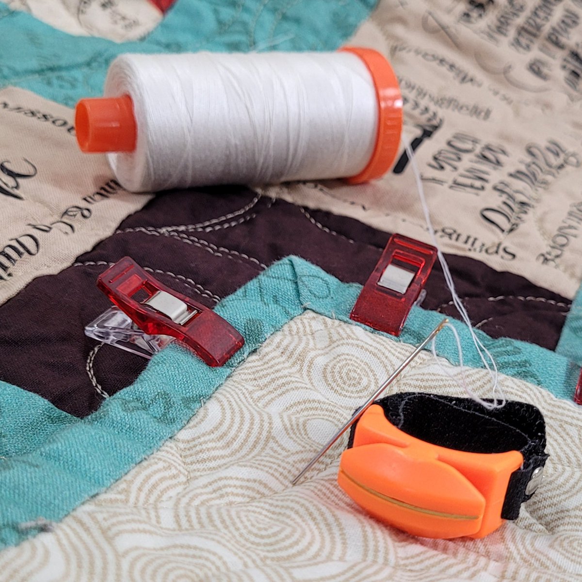 threadcutterz's tweet photo. Using an adjustable ring that cuts thread while doing handwork is so much faster, and safer, than scissors! #innovation #threadcutterz #sewing #quilting #embroidery #crochet #asseenonsharktank https://t.co/0teDTxuOX7