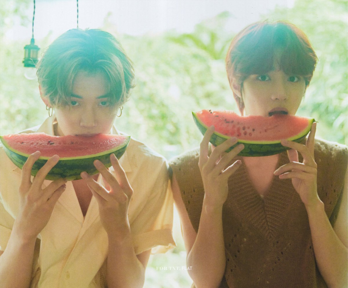 flat_913's tweet photo. (SCAN) Season of TXT 미드썸머 APPLE GREEN
#연준 #YEONJUN
#범규 #BEOMGYU https://t.co/pdrzumGzLW