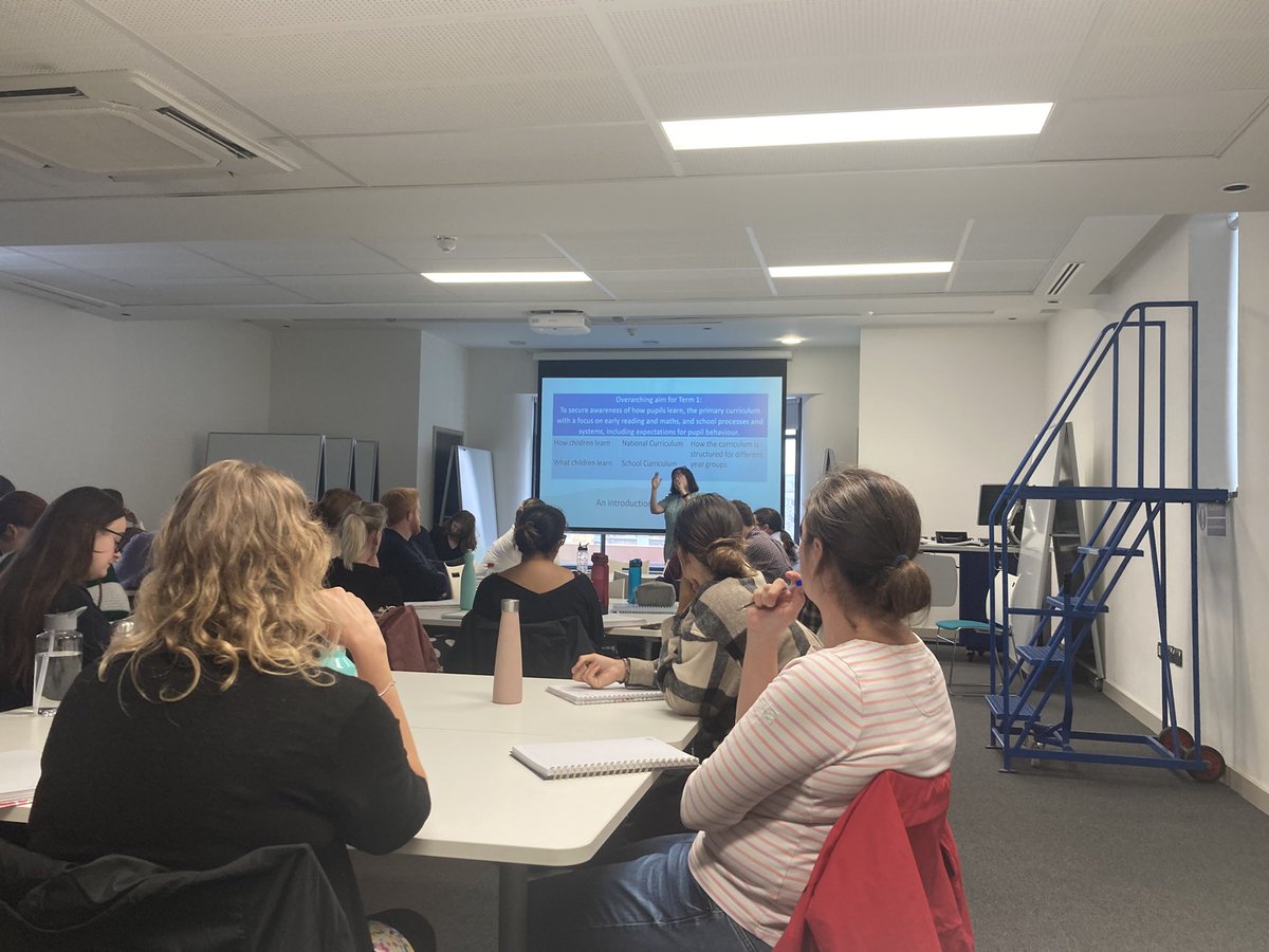 LEADTSHub's tweet photo. Our SCITT trainees have their first session at @unilincoln this morning, firstly focusing on the curriculum. @LincScitt #LEADITT🎓 https://t.co/pPWU2REWRN