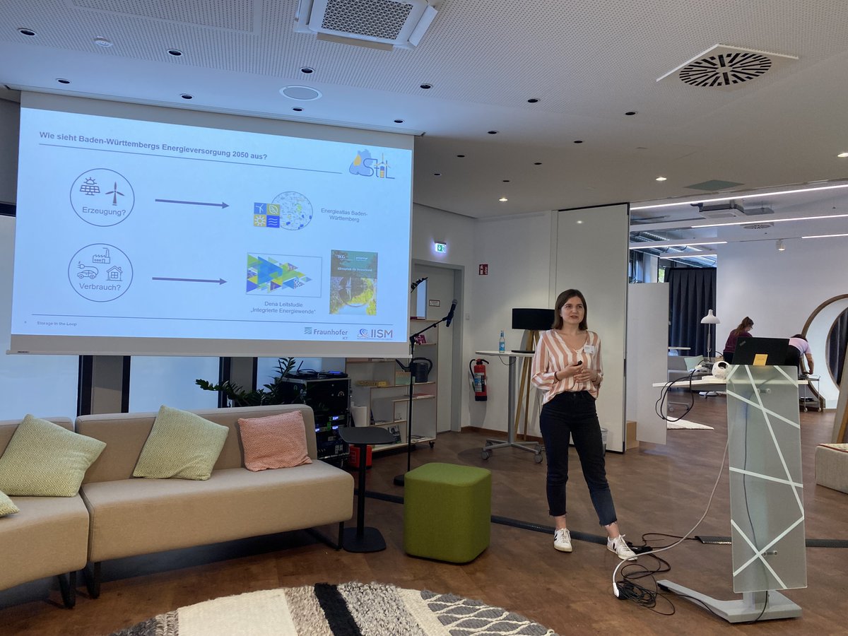 Im Rahmen des Projekts "StiL - Storage in the Loop" wurde untersucht, wie viel Batteriespeicherkapazität Ba-Wü benötigt, um die eigenen Klimaziele zu erreichen. Am Montag kam es bei der Vorstellung der Projektergebnisse und spannenden Impulsvorträgen zu spannenden Diskussionen.