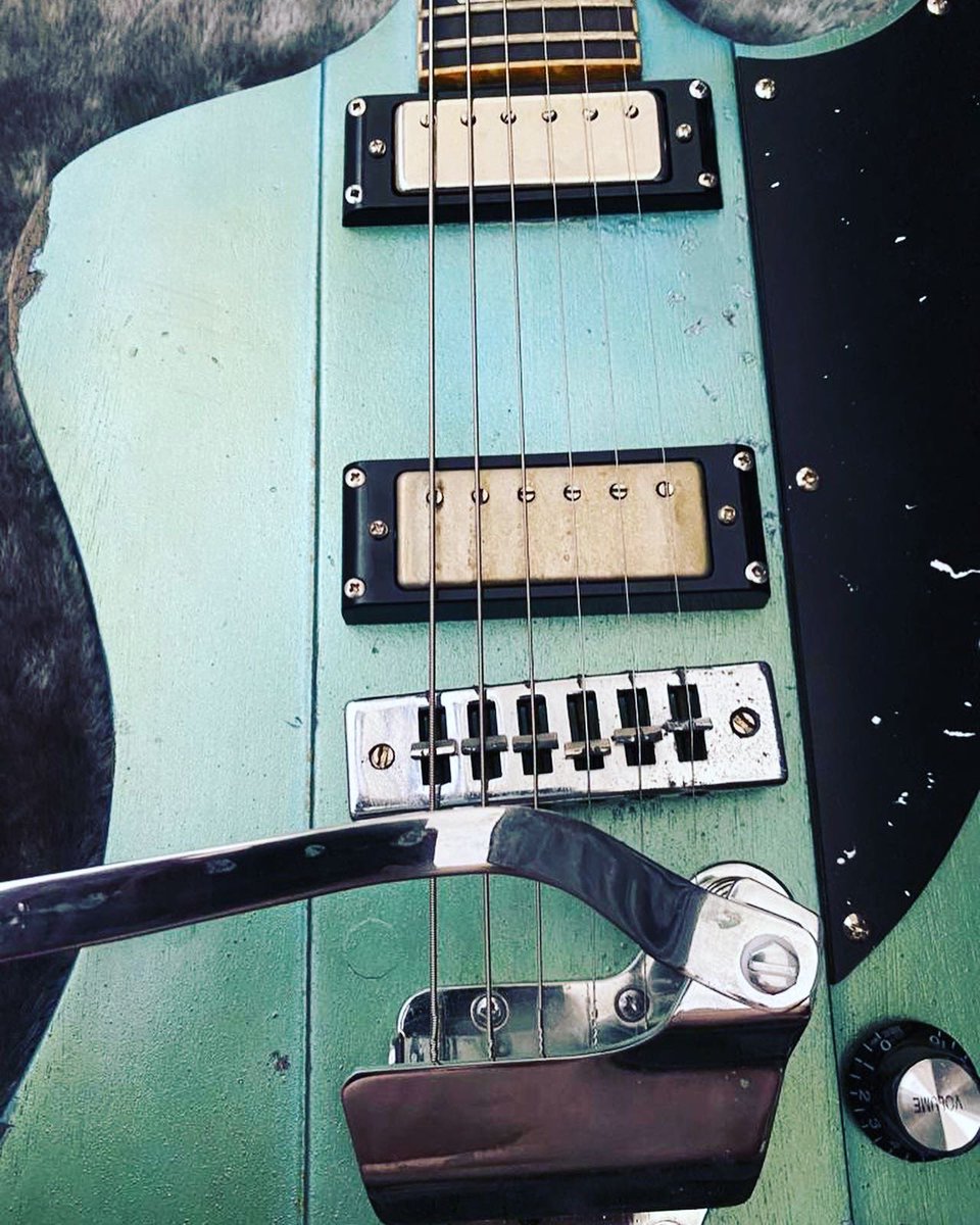 thompsoneffects's tweet photo. Firebird #firebird #diyguitarkit #guitar #pelhamblue #minihumbucker #relic #thompsonfx https://t.co/kS5vlQG77V