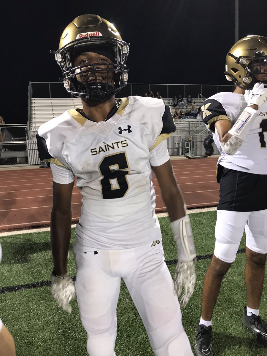 FootballRecruit's tweet photo. Final Score: #XavierPrep defeats Notre Dame Riverside 47-13.
Ryder Ruiz over 300 total yards and 5 TD. Tyson Ruiz 6 catches 126 yards and TD. Jesus Pezos pick six. Freshman Jaylon Malcolm 172 yards and 2 TD runs for the Saints. https://t.co/UOUUGQzX9M