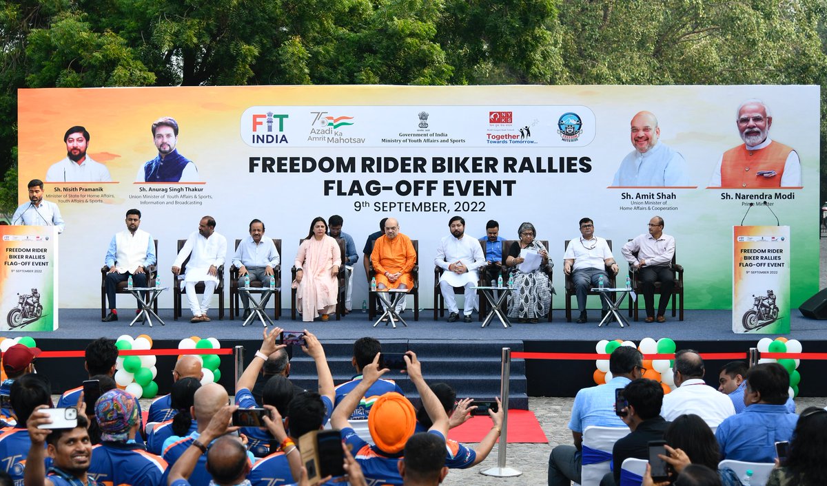 FitIndiaOff's tweet photo. The Freedom rider Biker rallies in partnership with Fit India, was flagged off at the Major Dhyanchand Stadium in New Delhi this morning by the Hon'ble Union Minister of Home Affairs and Cooperation Shri. @AmitShah and other dignitaries🏁

#FitIndiaMovement
#AzadiKaAmritMahotsav https://t.co/Y8r4inj5TV