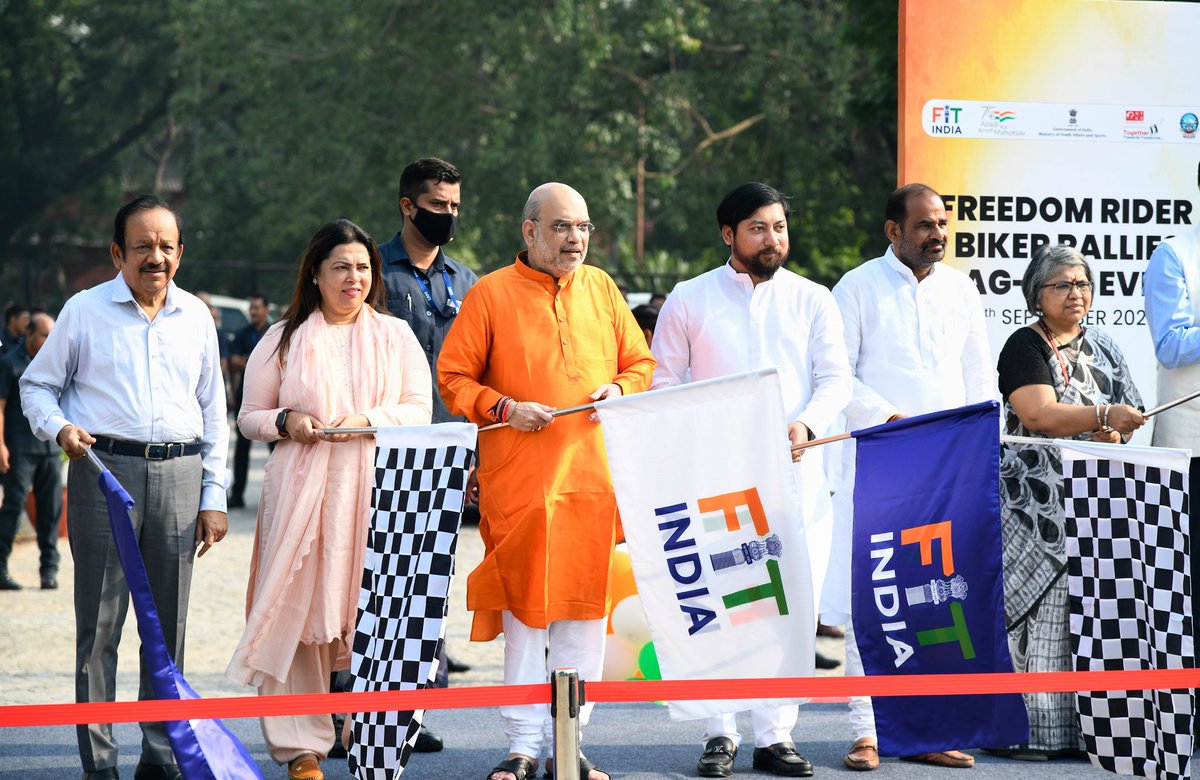 FitIndiaOff's tweet photo. The Freedom rider Biker rallies in partnership with Fit India, was flagged off at the Major Dhyanchand Stadium in New Delhi this morning by the Hon'ble Union Minister of Home Affairs and Cooperation Shri. @AmitShah and other dignitaries🏁

#FitIndiaMovement
#AzadiKaAmritMahotsav https://t.co/Y8r4inj5TV