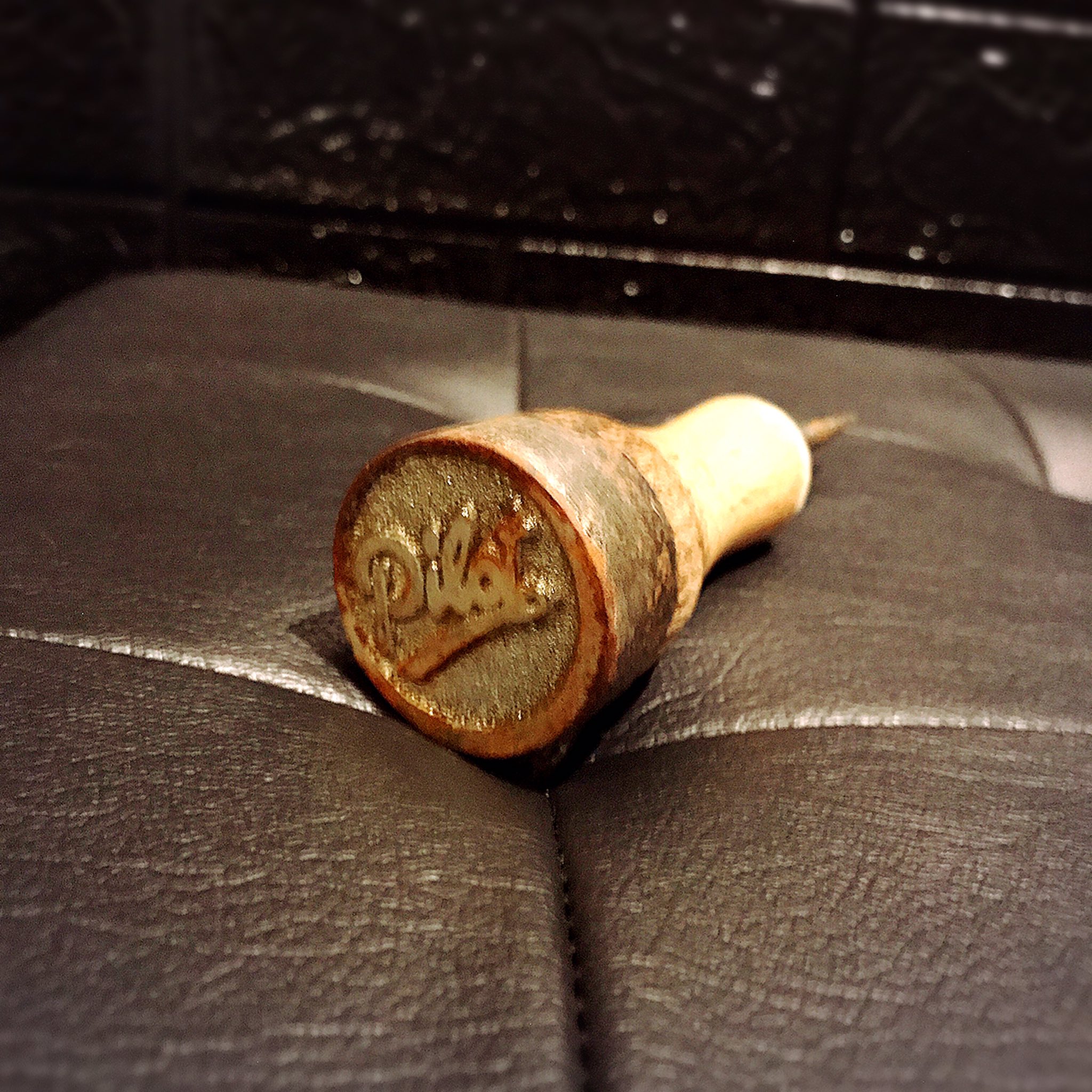 宇宙妖怪shimarock 以前 子供の頃に描いた絵を 母に渡して その絵のタトゥーを 自分の腕に入れた 前に勤めてたバーのマスターは 長年使っていたアイスピックを 私にくれて マスターは腕に アイスピックの タトゥーを入れていた いつも配信で呑んで