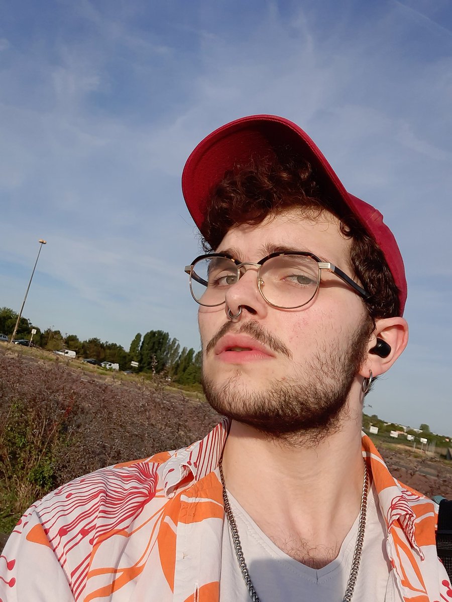 CamilleSavonnet's tweet photo. Soleil dans les yeux ☀️🔥
.
.
.
.
.
#sun #sunny #soleil #findelete #gay #casquette #lgbt #beard #ourson #loutre #chemiseafleurs #chemisehawaienne #curlyhair #cheveuxbouclés #happy #cool #relax #bonheur #slut https://t.co/ojmVIYNrJ1