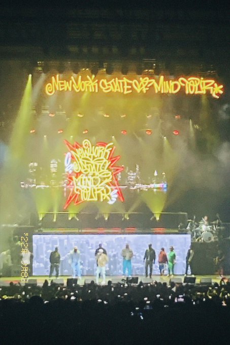 Wu-tang, Nas &amp; busta rhymes all in one night?! Pinch me I&rsquo;m dreaming https://t.co/7932f3pQ65