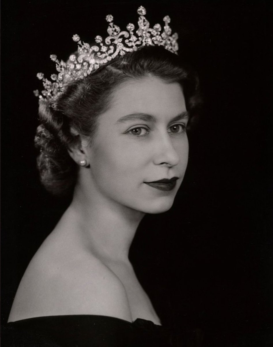 RudyDuc's tweet photo. "Après 70 ans de règne, c'est tout un pan de l'Histoire qui se tourne" 🖤🇬🇧
#QueenElizabeth #Queen #QueenElizabethIIDeath #memory #History #regne #Histoire #UnitedKingdom #Commonwealth #ElizabethII https://t.co/qca8ivGnCp