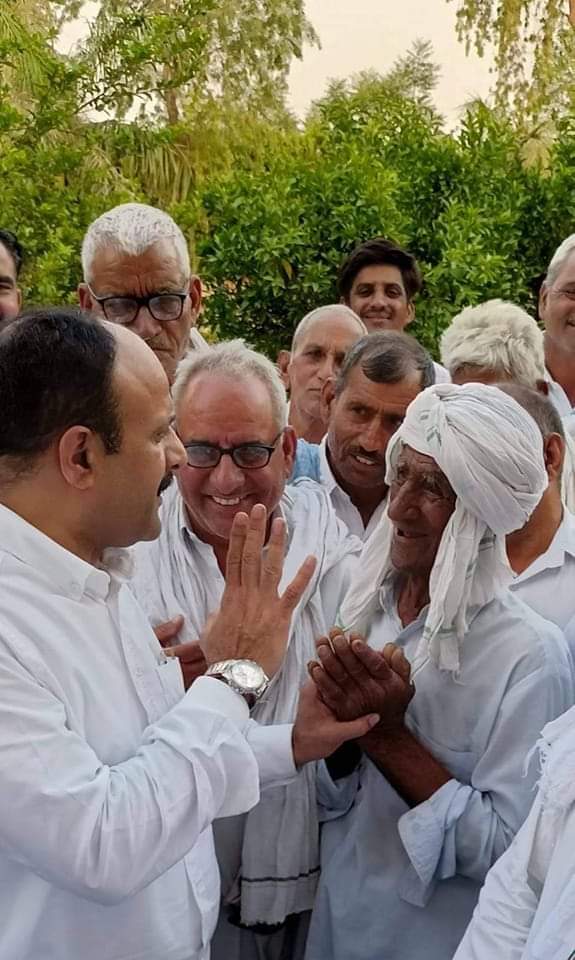 armyof_captain's tweet photo. #कप्तानसाहब हाथ थामते है, 
बुजुर्गों का बखूभी सम्मान बांधते है। 
थमती नहीं यहां चेहरे की हंसी, 
हर बार कप्तान साहब ऐसा समा बांधते है।

#कप्तान साहब जिंदाबाद ! 💪💪 जिंदाबाद !

@CaptJasvinder https://t.co/JjG3Fa1qaD