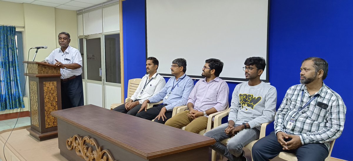 JamalCollege's tweet photo. Department of Physics - A Workshop on Reflector Telescopes (02-09-2022 to 03-09-2022)
#jmc #trichy #alumni #jmctrichy #jmcalumni #physics #jmcphysics #physicsworkshop #jmcphysicsworkshop https://t.co/bn647D6FRU