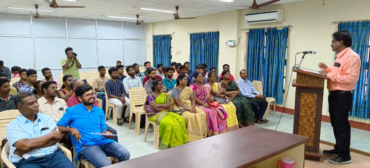 JamalCollege's tweet photo. Department of Physics - A Workshop on Reflector Telescopes (02-09-2022 to 03-09-2022)
#jmc #trichy #alumni #jmctrichy #jmcalumni #physics #jmcphysics #physicsworkshop #jmcphysicsworkshop https://t.co/bn647D6FRU