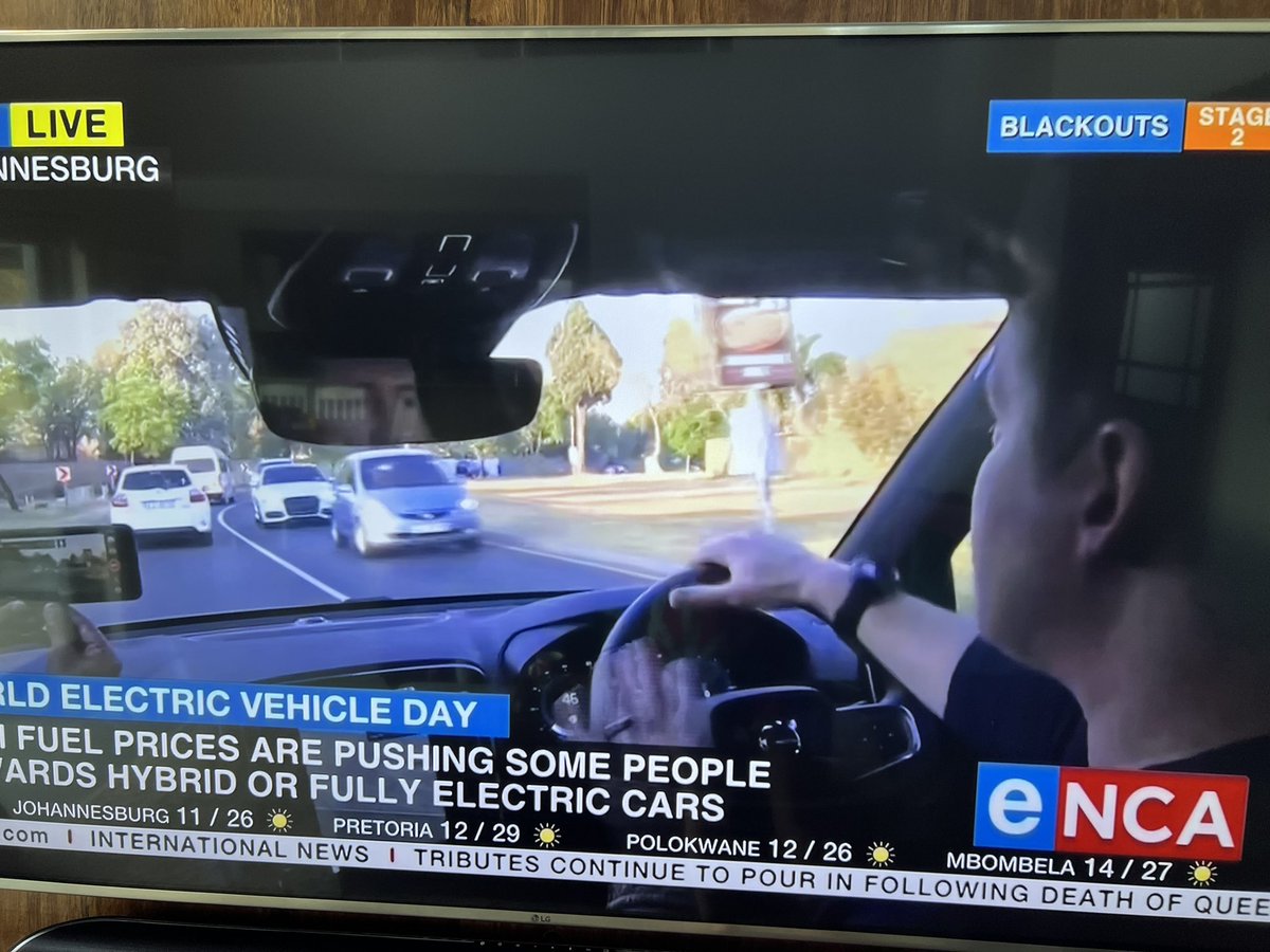 When you wake up in the morning and find @GarethEdwardsSA driving the electric #VolvoXC40 ! 🙌🏻🤩 That’s what I call satisfying TV news. 🤍 @eNCA @VolvoCar_SA #VolvoSA