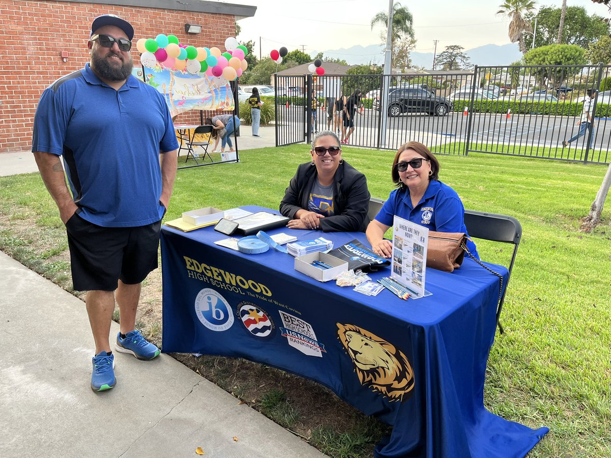 MissBhakta's tweet photo. A fantastic Back to School Night for WGIS tonight! Great to see so many parents and students and we love our PTSA and high school partners! #BTSN #hawkpride #ehs #meca #wchs #wcusdstrong @WestCovinaUSD https://t.co/OOJYATklUR