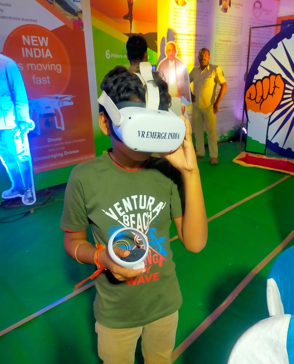 vremerge's tweet image. #vremerge never get tired of seeing students excitement when they experience in #virtual reality

Regards
Anand Palani
contact: +91 81109 11110
Managing Director.
vremerge.com

#virtualreality #education #technology #vrheadset #vrlabs
#india