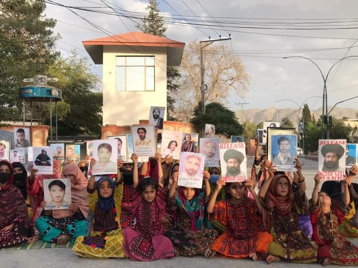 khanzamankakar's tweet photo. ایسی تصاویر دیکھ کر پاکستان کے حکمران طبقے میں کسی انسانی وصف ہونے پر یقین کرنا ایک عظیم گناہ سمجھتا ہوں۔ https://t.co/002aTg6fRr