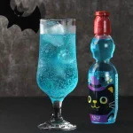 とんがり帽子をかぶった黒猫が可愛すぎる!ブルーベリー風味の青いラムネ。