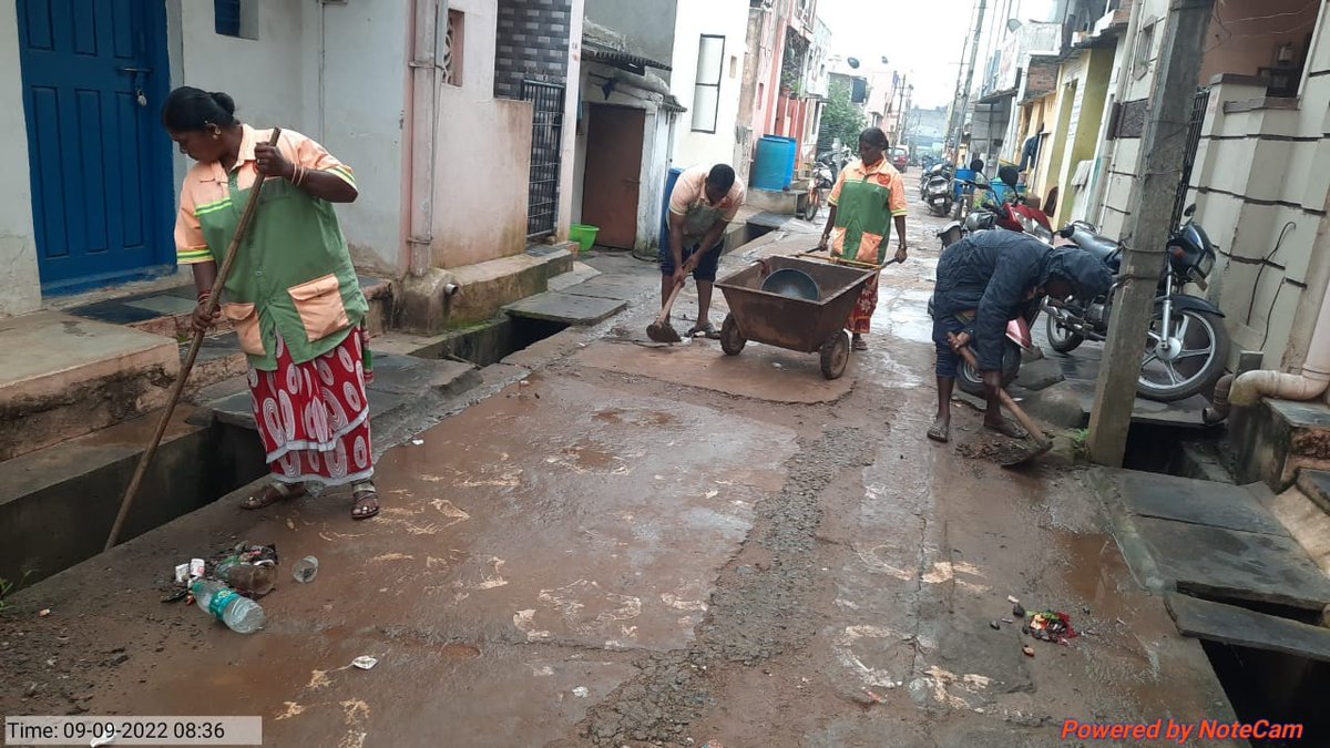 HdmcHubliDwd's tweet photo. ಹುಬ್ಬಳ್ಳಿ ಧಾರವಾಡ ಮಹಾನಗರ ಪಾಲಿಕೆಯಿಂದ ವಿವಿಧ ಪ್ರದೇಶದಲ್ಲಿ ಸ್ವಚ್ಛತೆ ಕಾರ್ಯ ಪ್ರಗತಿಯಲ್ಲಿರುವುದು.
#citycompost
#wastetocompost
#SwachhSurvekshan2023
#Swachhbharatmission
#PMIndia
#CleanCityDreamCity
#SwachhBharatMissionUrban
#SBMurban
#humanmatrixsecurite
#SwachhSuevrkshan2023HubliDharwad https://t.co/87dxmmGyse
