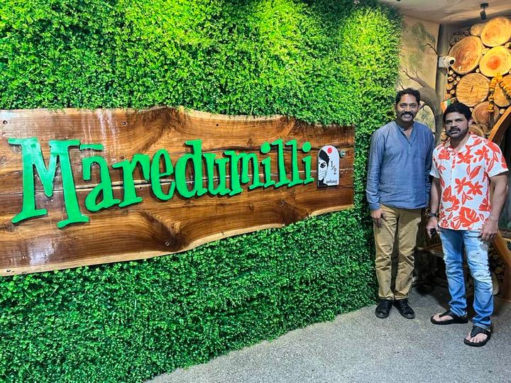 Maredumillifood's tweet photo. Happy to meet Kick Shyam. He loved the ambiance and food at #Maredumilli. Thank you for visiting us Shyam.

#restaurant #food #forest #grill #bar #waterfall #Tribehuts #Greenery #hyderabadfoodie #foodlover #ambiance #ecofriendly #nature #foodies #Hyderabad https://t.co/oFnIvM7FdU