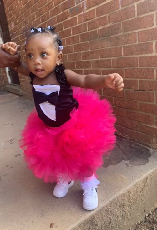 YauNot_YChello's tweet photo. HAPPY #1STBIRTHDAY TO MY #EMBERLY A.K.A MY #EMEM I LOVE YOU MORE THAN YOU KNOW RIGHT NOW AND IT’S WHATEVER FOR YOU 😘😘I CAN’T WAIT TIL YOU GET OLDER AND KNOW YOUR AUNTIE WILL DO WHATEVER FOR YOU I LOVE YOU AND SEE YOU LATER ON 😍 AGAIN HAPPY BIRTHDAY 🎉 AUNTIE BABY https://t.co/UABOUPDQJO