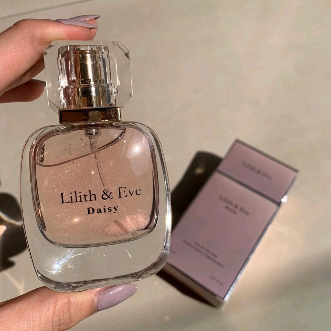 oursummerss's tweet photo. cek cekk mau bagi bagi rekomendasi parfume dari yg murce sampe yang lumayan yaa
pssst ini juga beberapa ada yang pernah aku pake
sumber: pict by e commerce dan google https://t.co/jWyKXY36v5