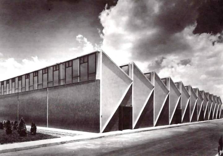 Taller del Instituto Mexicano del Petróleo, Eje Central Lázaro Cárdenas 152, San Bartolo Atepehuacán, Gustavo A. Madero, México DF. 1966
Arquitecto Enrique Yáñez 1908-1990 #architecture #arquitectura #EnriqueYáñez