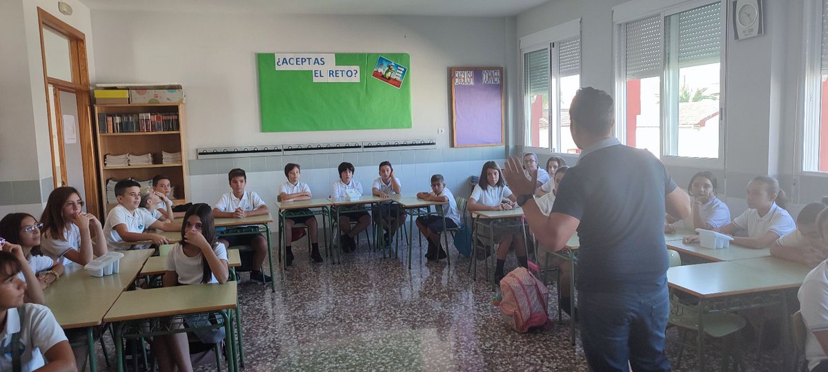 D_MaestroTorres's tweet photo. Ayer comenzamos con gran ilusión
un nuevo curso. Aceptamos el reto de la mano de
Jesús Divino Maestro @divinomaestrofe @Educarm https://t.co/eiz2XVrcHv