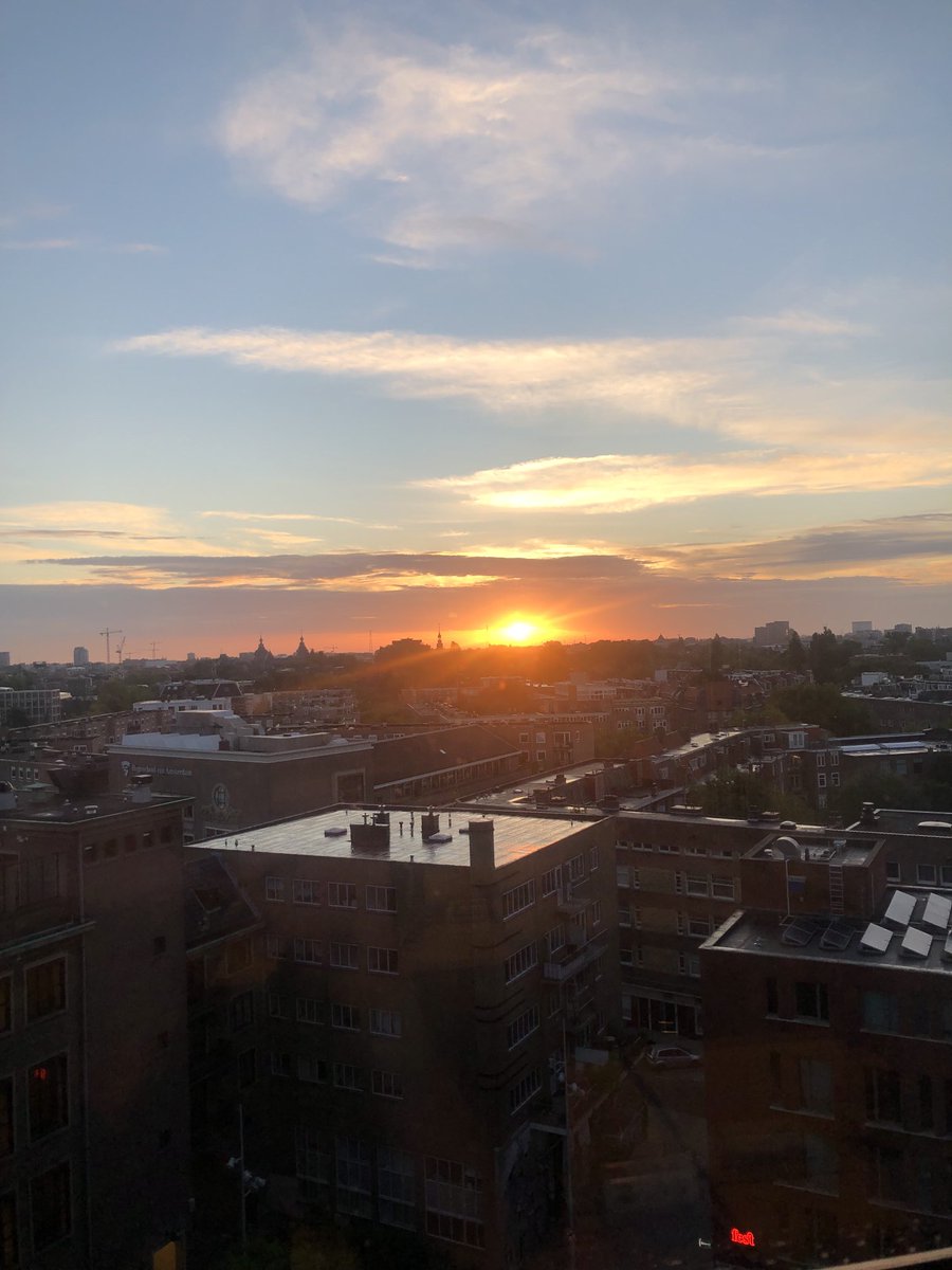 Robdeleede's tweet photo. Good morning! #treinstaking #HerMajesty overleden en toch komt de zon op. Eersie binnen @HvA #cocb https://t.co/57mhA2WuQv