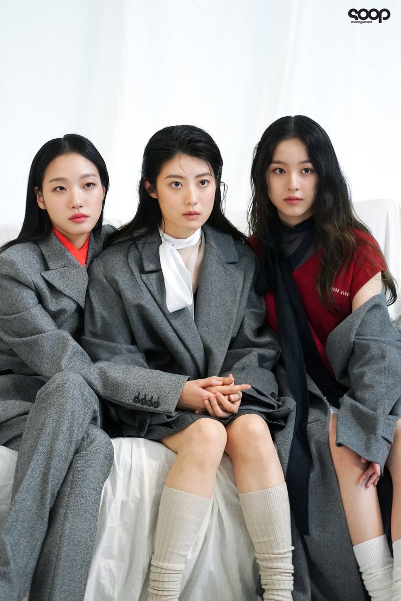 kdramadaisy's tweet photo. WOMEN 🧎#LittleWomenKr https://t.co/tM6dmHYkWq