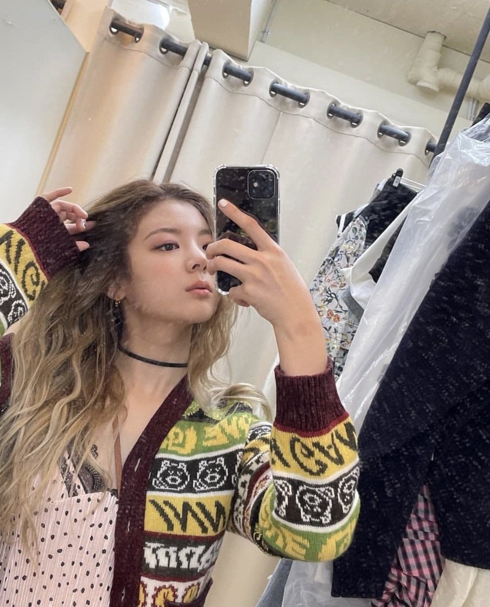 rowanderland's tweet photo. #NewRowanPic +3 #wanderfleet , i wasn’t very active today… felt bleh will try again tomorrow dm me if you wanna talk to mee ~ https://t.co/gEHufYL4HR