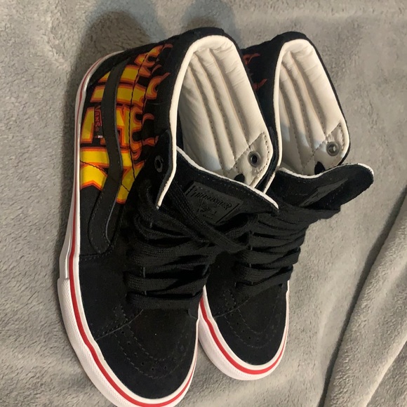 GuitarJill's tweet photo. So good I had to share! Check out all the items I'm loving on @Poshmarkapp #poshmark #fashion #style #shopmycloset #vans #adidas: https://t.co/tBxHakByr8 https://t.co/GuHmkxle0L