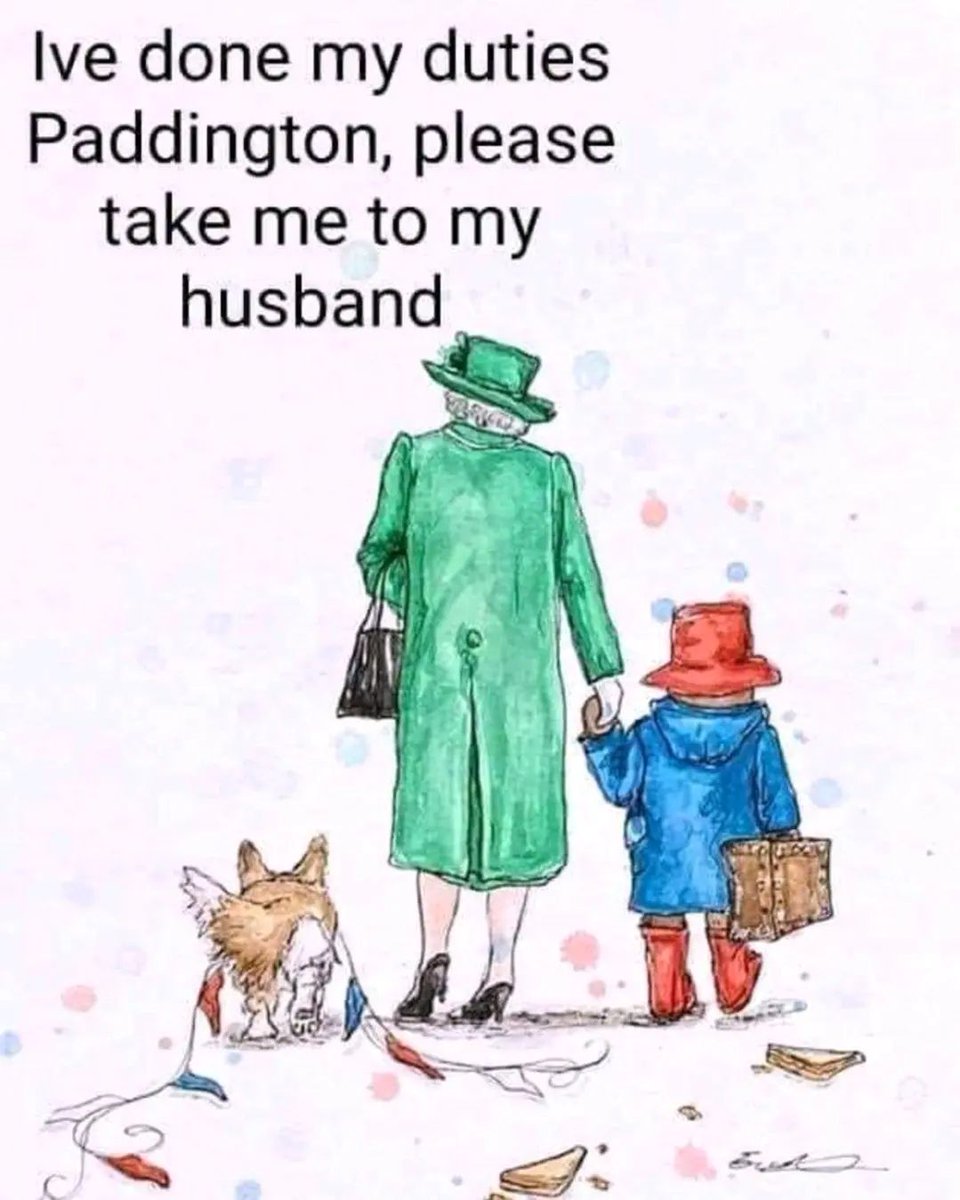 weermanrobert's tweet photo. Een van de mooiste optredens van #QueenElizabeth was met #PaddingtonBear #RIP https://t.co/9zS8qqaAe3