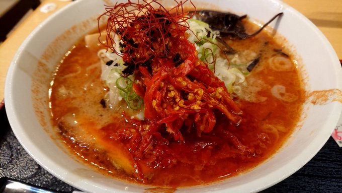 うおーん!!
朝天辣椒味噌ラーメン食べてきた!
辛かったけど美味しかった! 