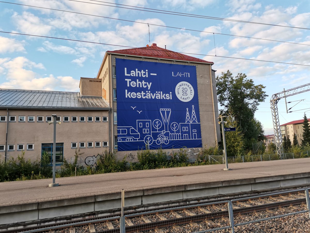 Aurinkoista huomenta Lahdesta! Raiteita pitkin Helsinkiin vie tänään tieni 🤗 Onhan se mukavaa, kun nämä livetapaamiset on vihdoin lisääntyneet ja pääsee möyrimään pois etätyöpisteeltään 🌺