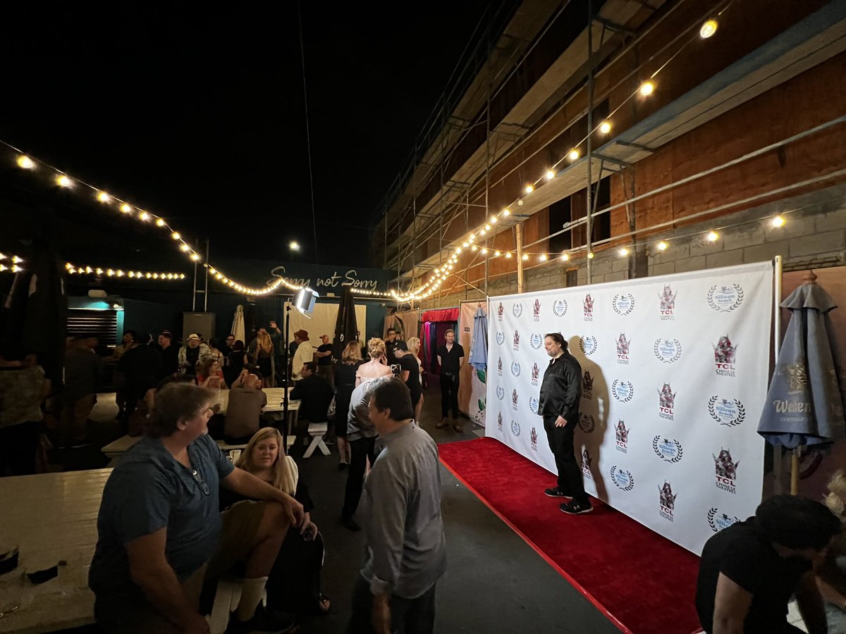 kozyman313's tweet photo. Silicon Beach Film Festival
前夜祭です。
幕の前で写真も撮ってもらいました。

作品見てから皆さんと会いたかったけど。 https://t.co/eOgdNUphu0