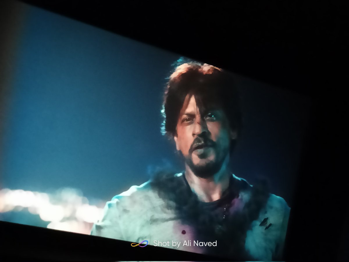 srkian_naved's tweet photo. Bhai log baap level movie hai .....
Go and watch...interval tak outstanding 🔥🔥⚡
#Brahmashtra 
#Brahmastra 
#ShahRukhKhan𓀠 https://t.co/zJnFF8Py1g