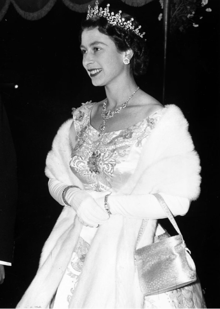 PrincessPinkyK's tweet photo. I am devastated and in shock! 💔😭
I thought you were immortal.
I have known no other monarch. Thank you for your devoted service. 👑

Queen Elizabeth II 1926 - 2022
Rest in Peace Your Majesty.
💕💕💕💕 https://t.co/5H0YrhbfjM