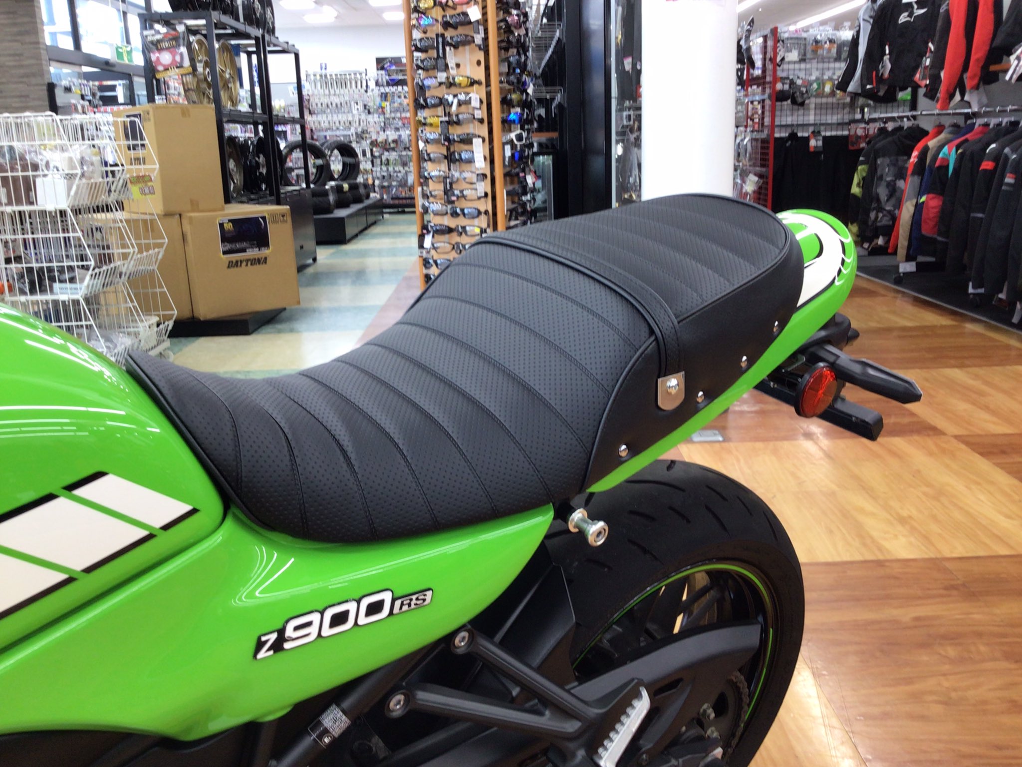 z900rs /CAFE用　タックロール茗荷シート Z900RS タックロールシート 茗荷シート 艶ありブラック ミョウガ