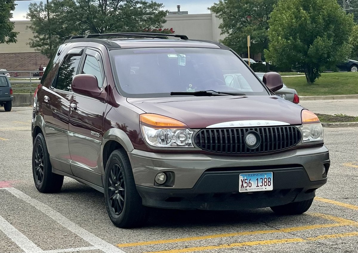 Car_Guy_Tom's tweet photo. Sure, the newest Rendezvous is now 15 years old, but what’s crazy is how many remaining examples are in excellent condition. #CarSpotter #Cherry #Buick #BuickRendezvous https://t.co/BUBwYDcXpR