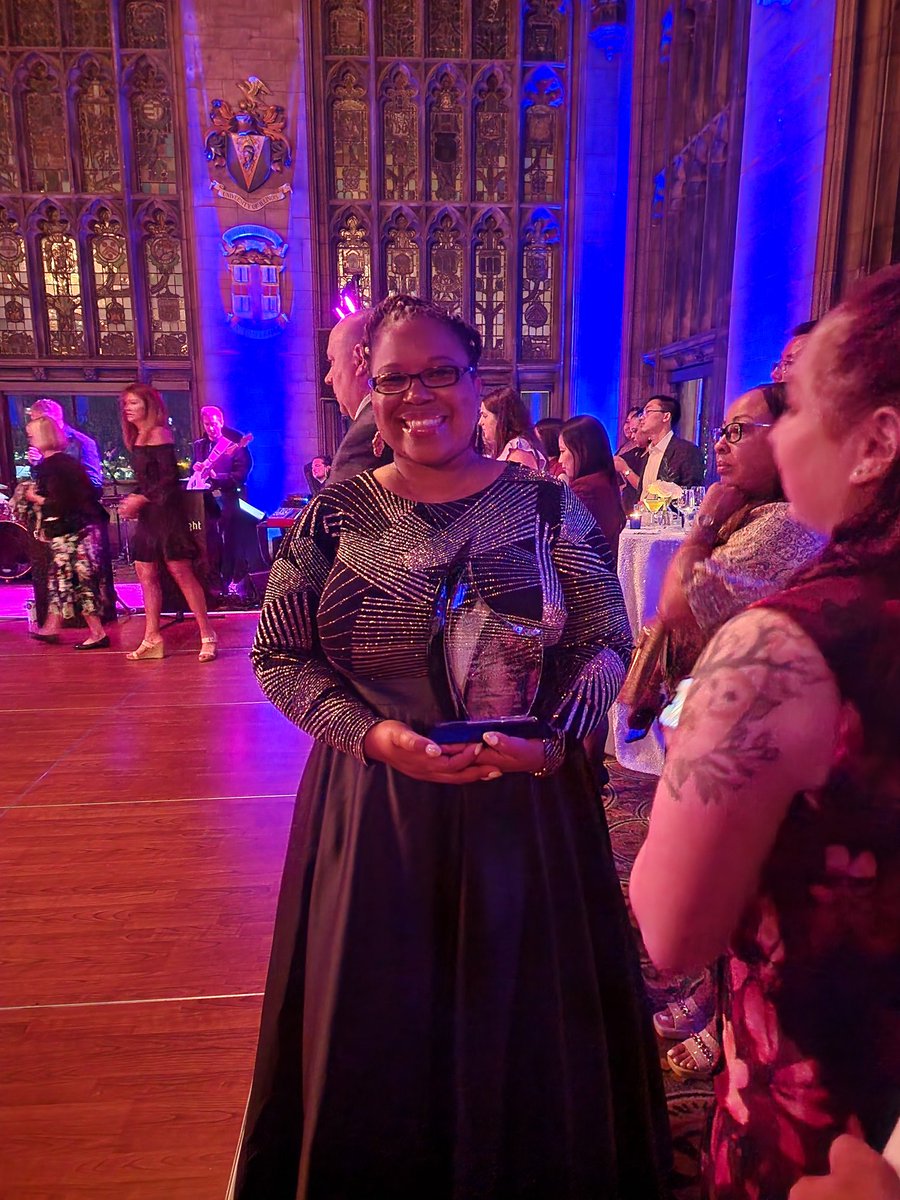 MedicalLabLadyG's tweet photo. #ASCPiSpy another celebrity sighting at the @ASCP_Chicago #ASCP100 celebration!  She holds the secret to success &amp; the Presidential Award! 🤩🏆

So proud of you!  #ASCP2022 #Labulous @ThatLabChick https://t.co/wuBfrd7ECe