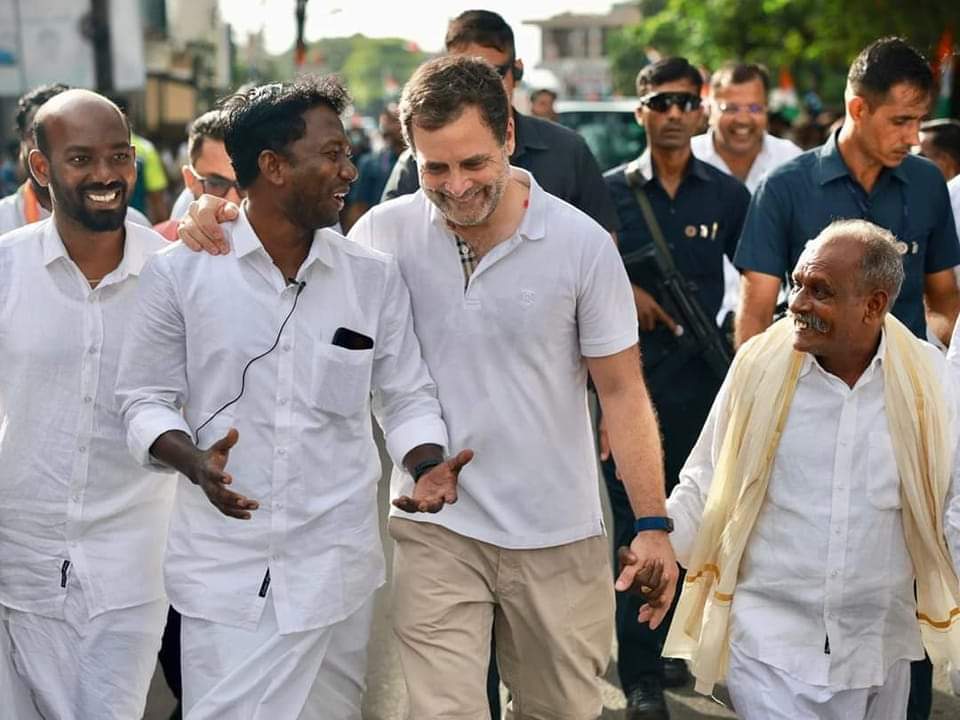 mana_Prakasam's tweet photo. ఈ ఒక్క ఫోటో చాలామందిని నిద్రలేపుతుంది... https://t.co/PAj5FhZKHV