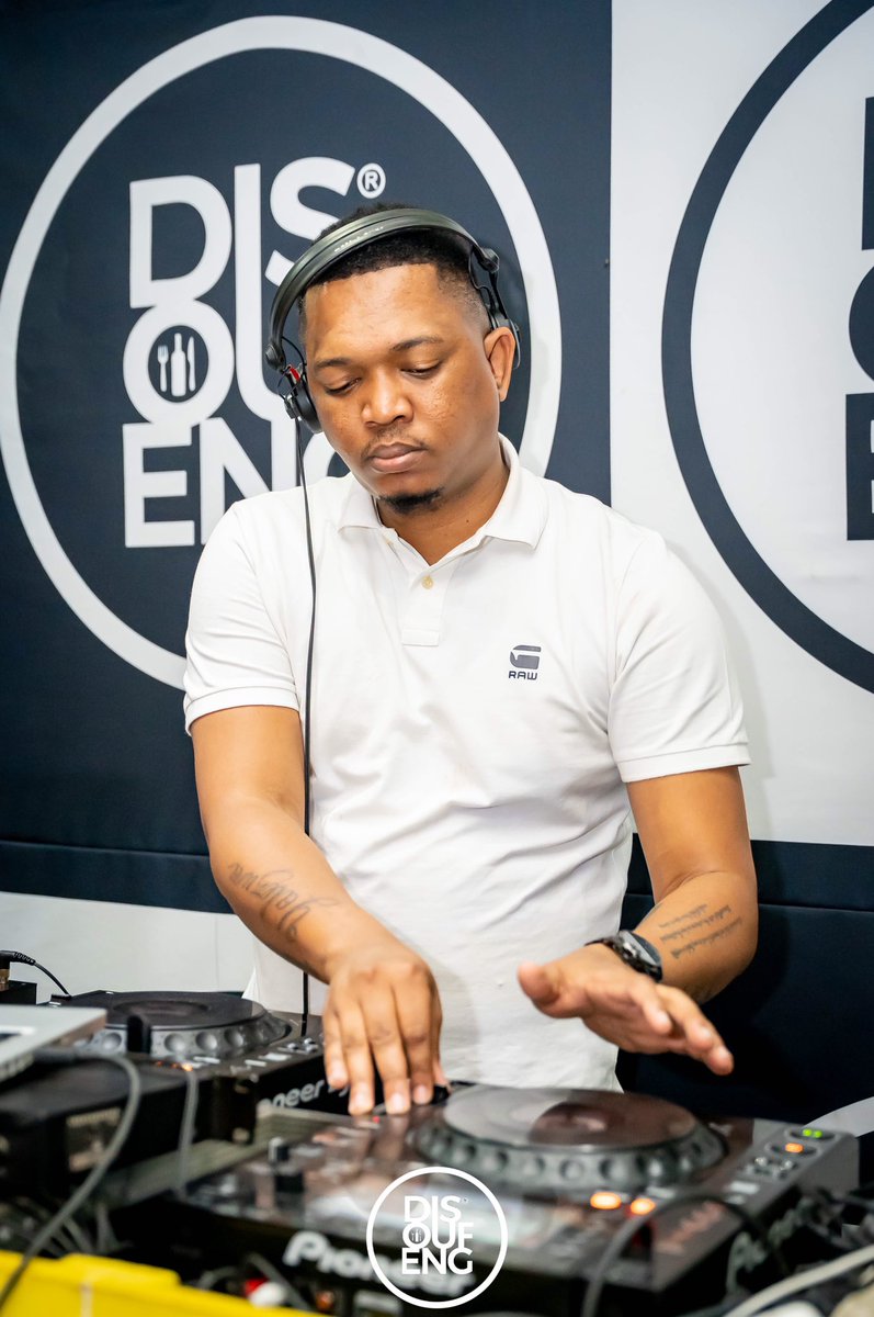 DISOUFENG_PUB's tweet photo. Come with your strong game to HIGH ENERGY Friday👌🏽🥂💃🏽🕺🏿

We will be celebrating @PH’s Birthday 🔥🔥🥂💃🏽🕺🏿

We will be having live performances by @iam_ph , @kyotic @DJFreshSA  @StinoLeThwenny @Emtee @ThulzSA @Chizmo🔥🔥🔥💃🏽🥂👌🏽 https://t.co/fi5ww0Weaz