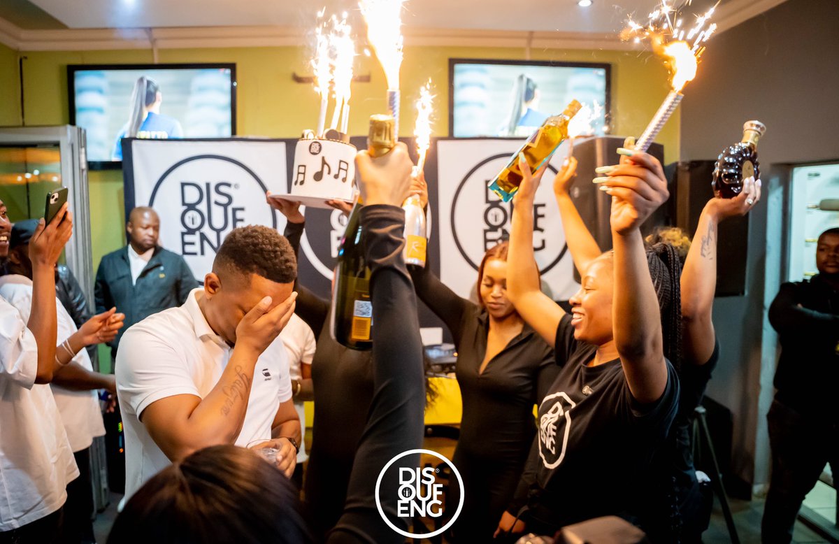 DISOUFENG_PUB's tweet photo. Come with your strong game to HIGH ENERGY Friday👌🏽🥂💃🏽🕺🏿

We will be celebrating @PH’s Birthday 🔥🔥🥂💃🏽🕺🏿

We will be having live performances by @iam_ph , @kyotic @DJFreshSA  @StinoLeThwenny @Emtee @ThulzSA @Chizmo🔥🔥🔥💃🏽🥂👌🏽 https://t.co/fi5ww0Weaz
