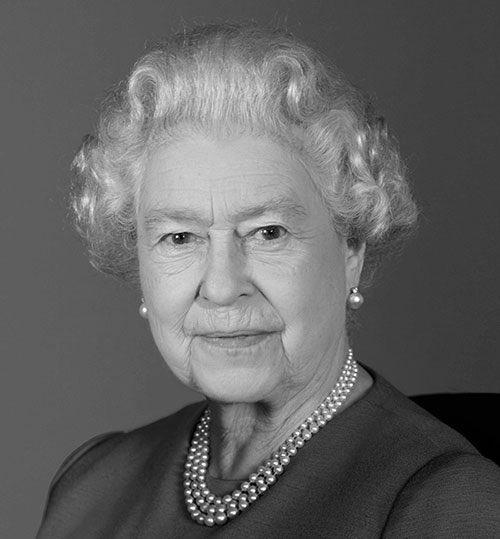RobinVienne's tweet photo. En hommage à la #ReineElizabeth les drapeaux sont en berne sur les bâtiments Français, c’est le cas depuis ce matin à l’Institution. #hommage #QueenElizabeth https://t.co/UPgNxlDDxg