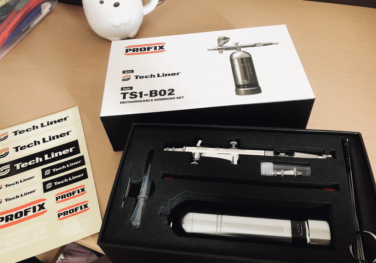 beviope's tweet photo. こんにちは。エアブラシ届いたよ!私の部屋はあまり大きなコンプレッサー等が置けないので、充電式エアブラシ買ってみた。ねぇ超かっこいい...✨( ⸝⸝⸝ᵒ̴̶̷ωᵒ̴̶̷⸝⸝⸝) ✨まずはうまく吹けるように練習だね。 #TechLiner #PROFIX https://t.co/N9JlWND3VE