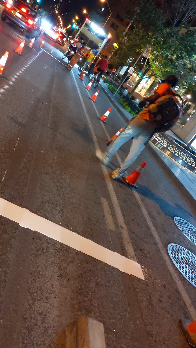 inHrEye's tweet image. Finally making the W. section of the #ActiveTO #BikeTO Bloor Street cycle track permanent tonight.
We are replacing the temp paint lines with reflective durable markings of the proper width, correcting tapers/symbols &amp;amp; adding intersection markings between Avenue &amp;amp; Sherbourne.