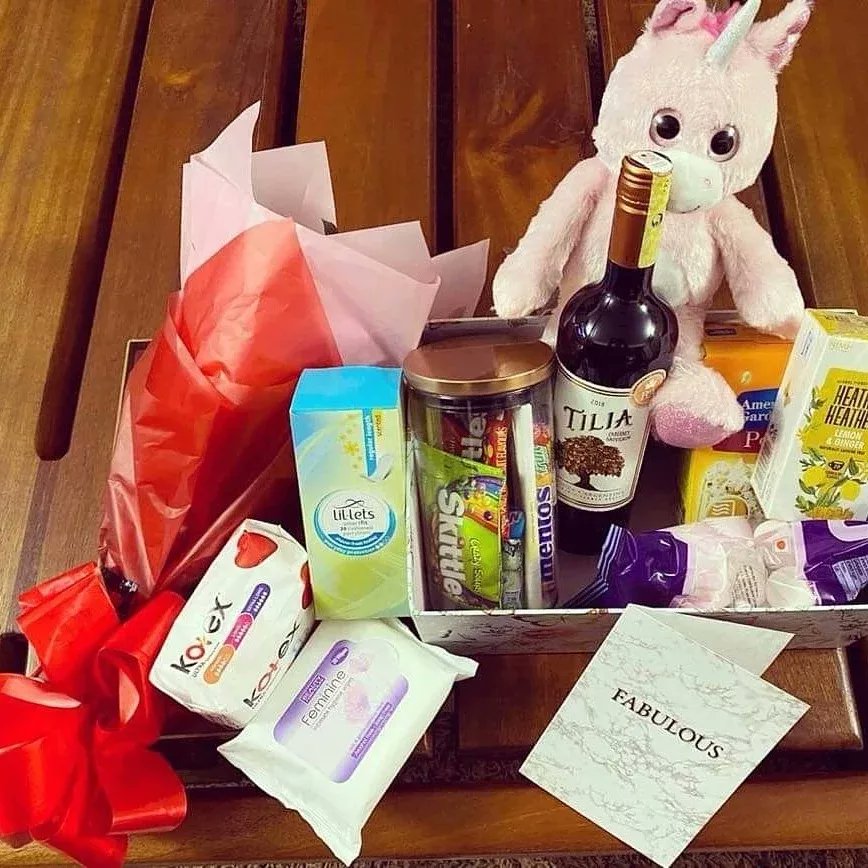The_RedCareBox's tweet photo. Essential items, Delicious snacks 😋 and teas 🍵. Selfcare products all wrapped in our curated box 📦.

Make yourself Happy or your loved ones 😉☺️

#RedBox
#OnTheFlowEssentials
#FeelGoodFriday 
#SpreadingLoveOnePackageAtATime🎁 https://t.co/RsVZhAMP5h