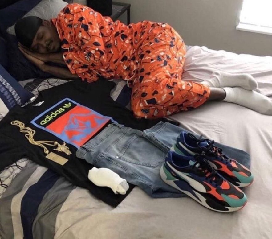 darrentill2's tweet image. LiJingLiang the night before the press conference 😭