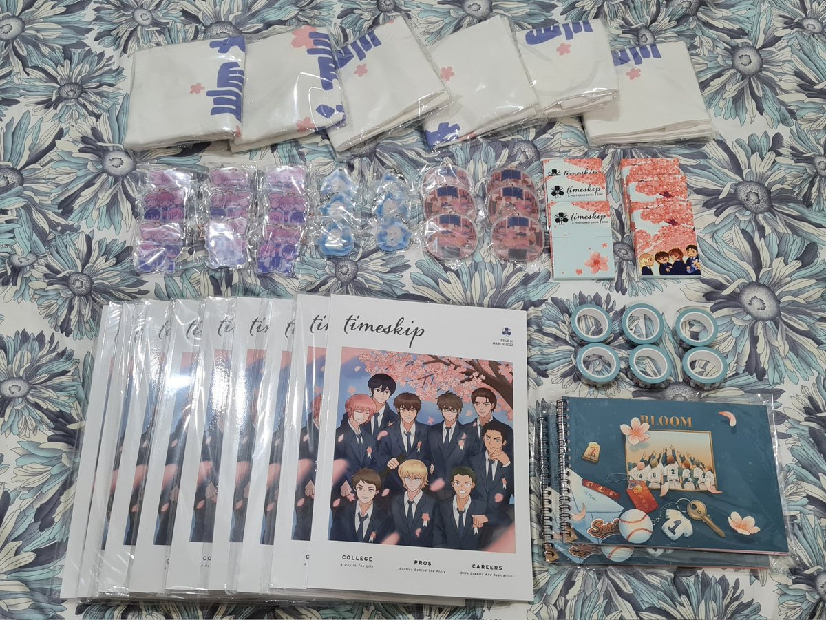 nmhcart's tweet photo. #NMHCMarites

Timeskip Zine (thank you @TimeskipZine &amp; all contributors for this beautiful work!!💖 ) and Lezhin US' prints arrived few days ago. Shipping will start on Sept 11, sco links will be sent by Sept 10. 

ps. i forgot to include the lanyard in the pic 😅 https://t.co/KPc05cSUGY